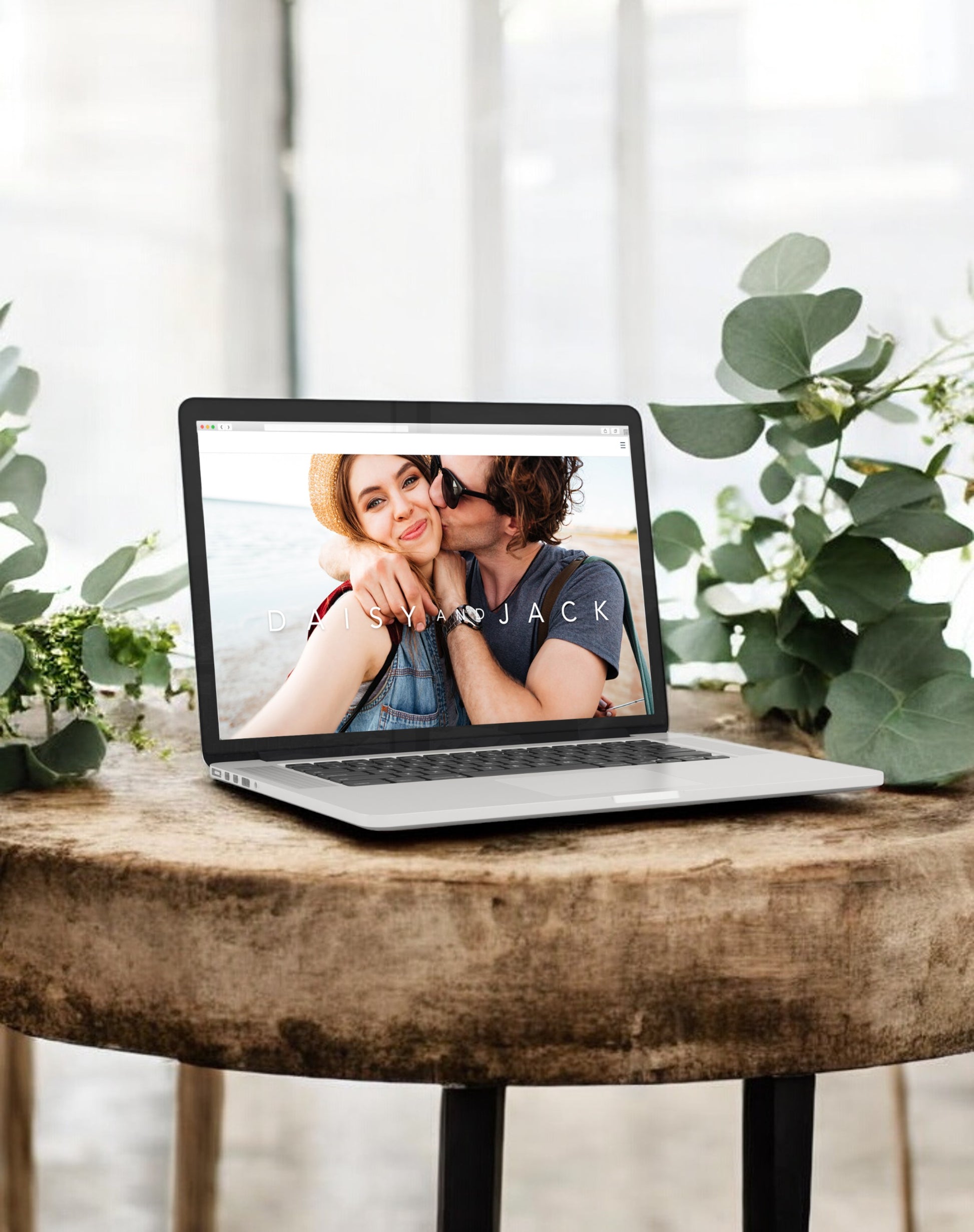 Daisy Wedding Website Template - Ivy and Gold Wedding Stationery